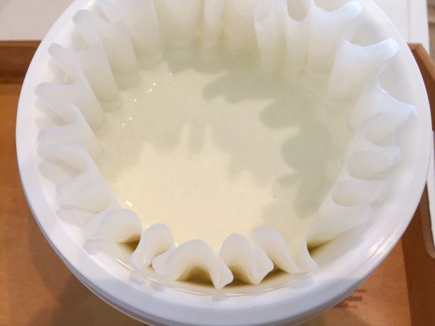 ヨーグルトを水切りする