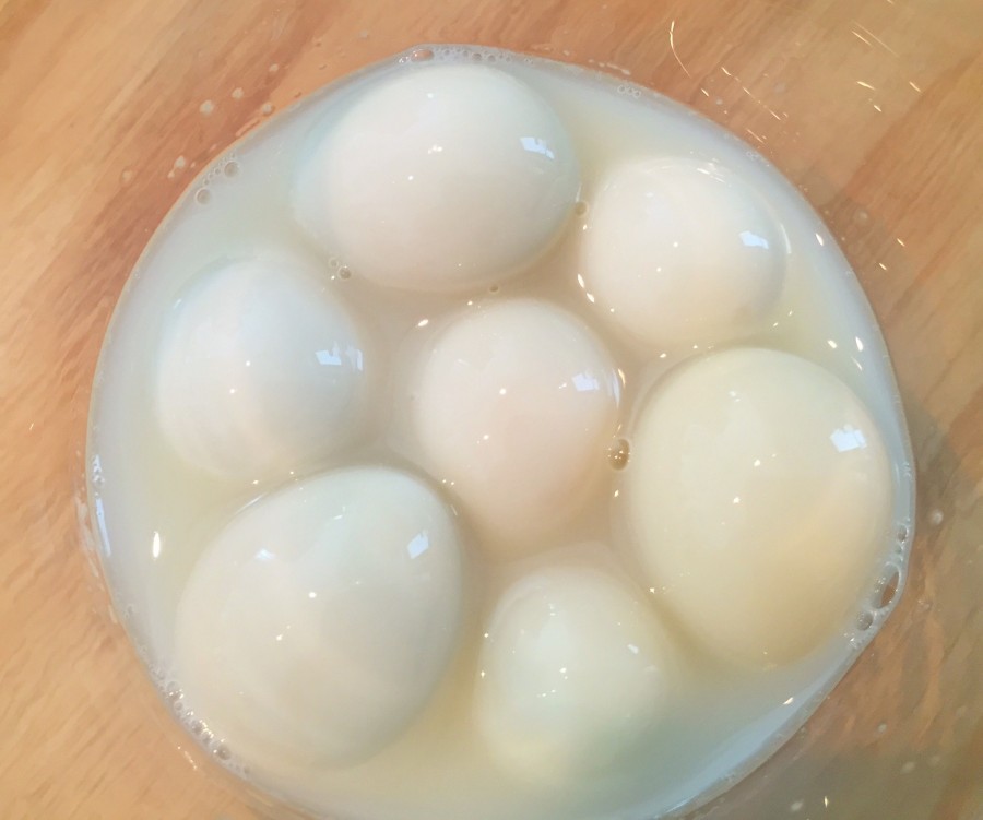 卵は別の容器（半量のカルピス液使用）に漬けました。きゅうりと一緒に漬けても大丈夫です！
