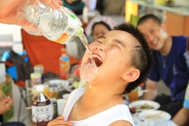 そうちゃん水がぶ飲み