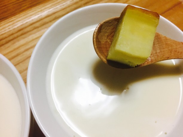 焼き芋を入れる