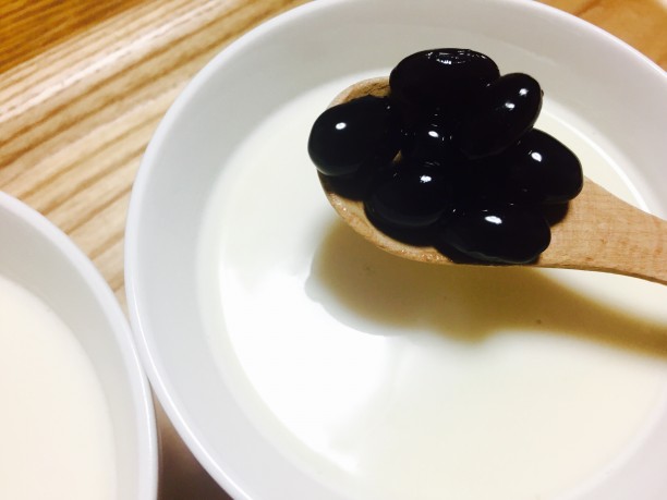 黒豆を入れる