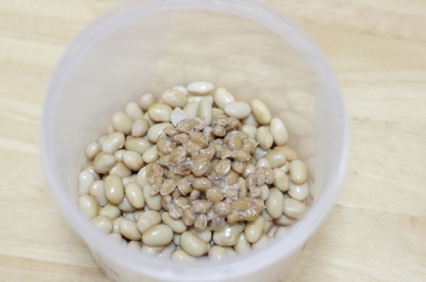 大豆と納豆を混ぜる