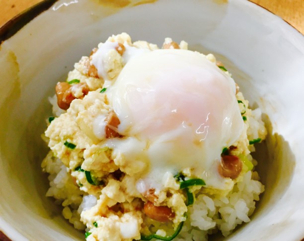 ご飯の上にかける