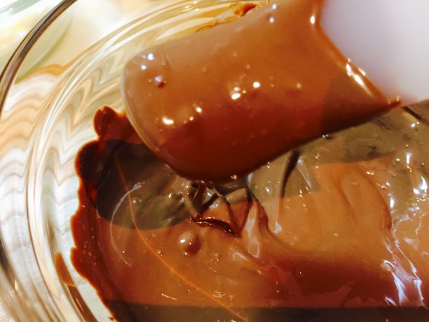 レンジでチョコを溶かす