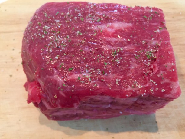 牛肉にマジックソルトをかける