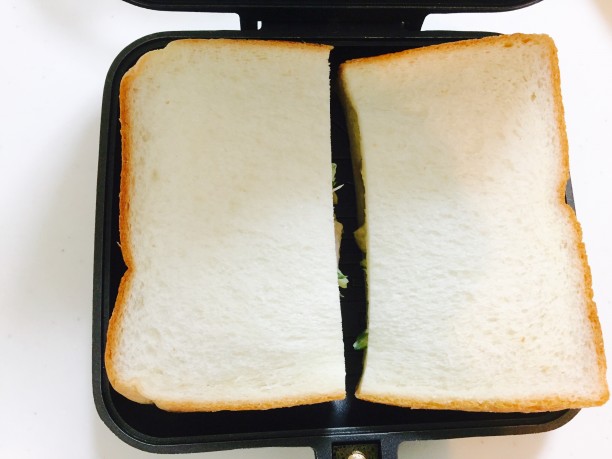 ホットサンドメーカーで加熱