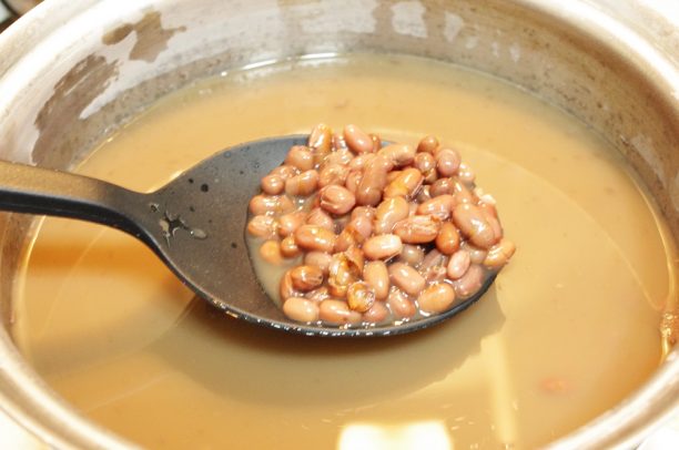 小豆をゆでる