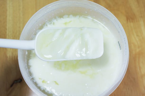 明治ラブとおいしい牛乳でヨーグルト完成