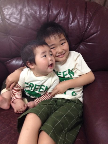 せんちゃん0歳、そうちゃん5歳