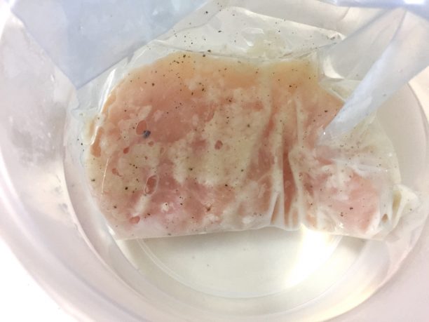 内容器にお湯を注ぐ