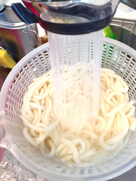 流水麺をほぐす
