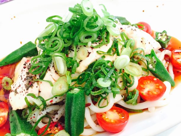 野菜・薬味・つゆをかける