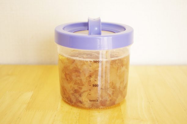 鰹節を入れる
