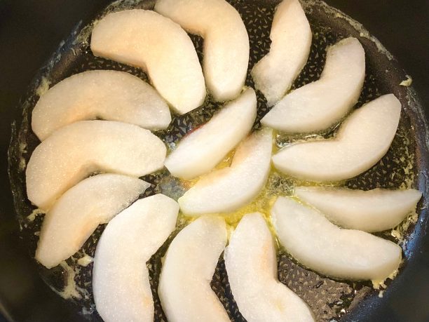 レシピ ヨーグルト 梨のタルトタタン 火を通して甘みが増した梨と ヨーグルト効果でもっちりふんわり生地の口当たり W タニカブログ