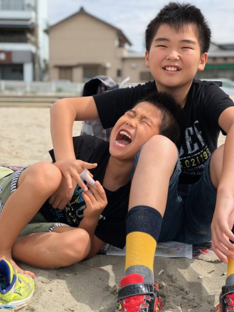 仲よく遊ぶせんちゃん、そうちゃん
