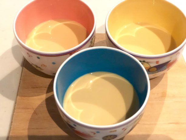 器に入れラップをかける