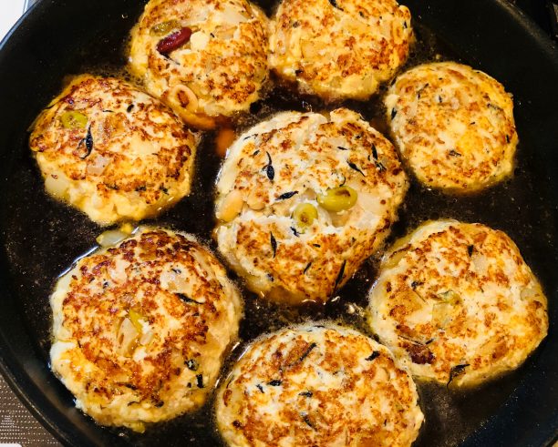 豆腐ハンバーグを焼く