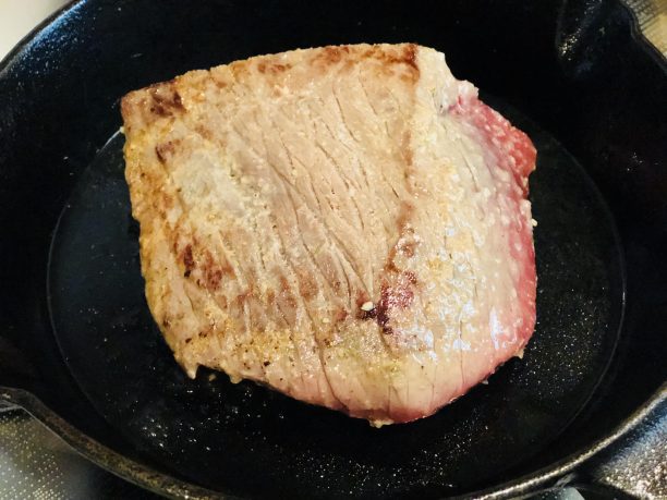 フライパンで焼き色をつける