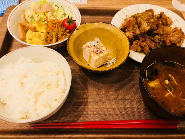 豚肉たれ焼き黒七味風味定食