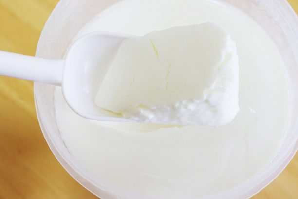 あせひらピュアドリンクと明治おいしい牛乳でヨーグルト完成
