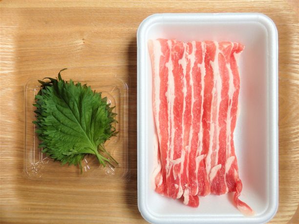 豚薄切り肉の大葉巻き材料