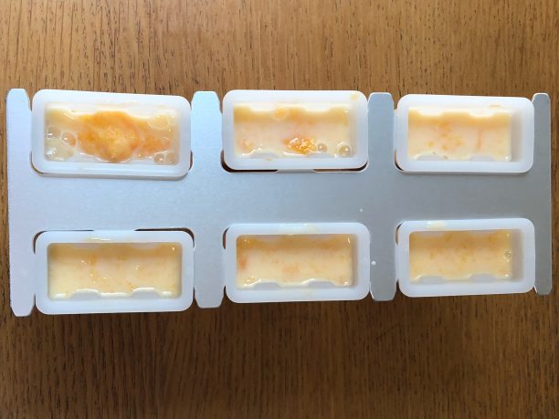 材料を型に入れる