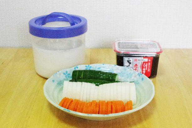 豆乳ヨーグルト、味噌、野菜