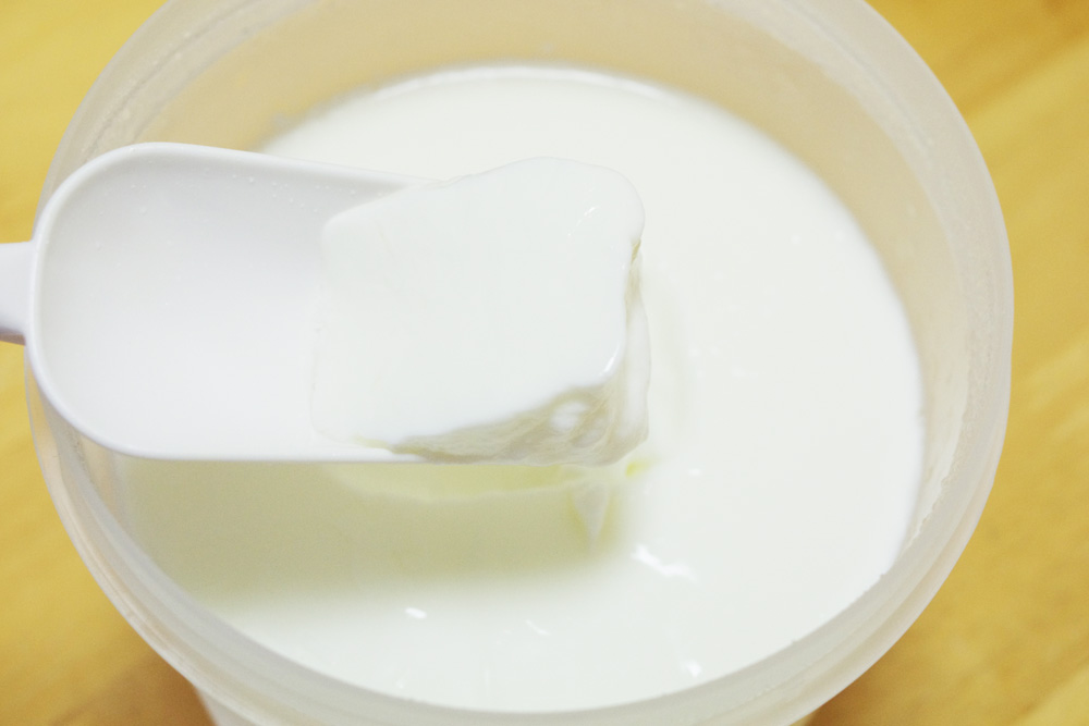 白バラ飲むヨーグルトと白バラ牛乳でヨーグルトの完成
