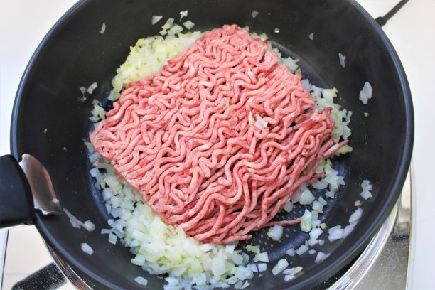 ひき肉を炒める