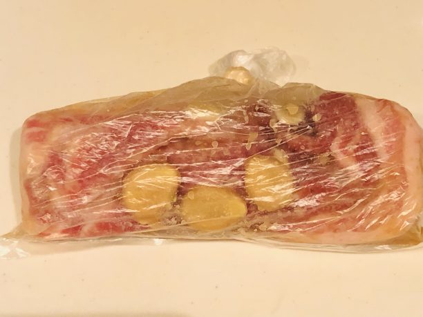 漬け込んだ豚バラブロック