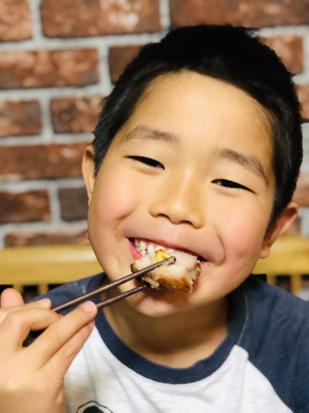 美味しそうに食べるせんちゃん