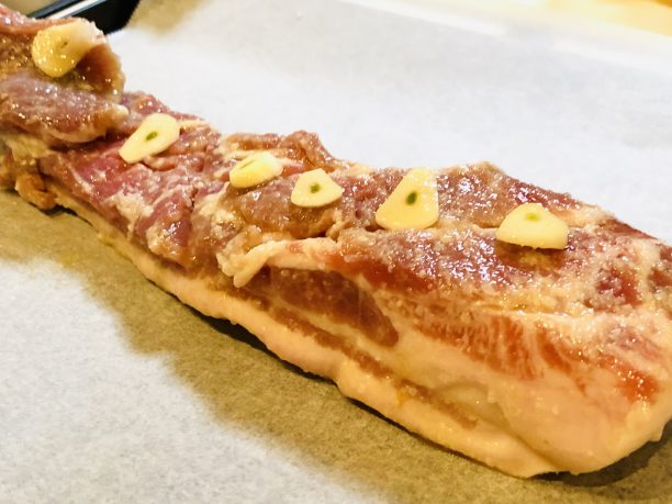 豚バラをオーブンで焼く