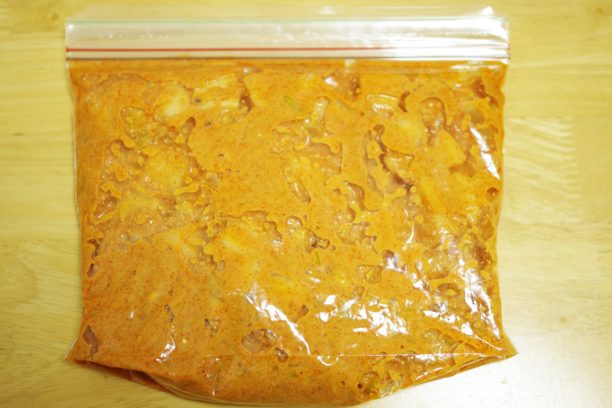 合わせた調味料に大根を加える