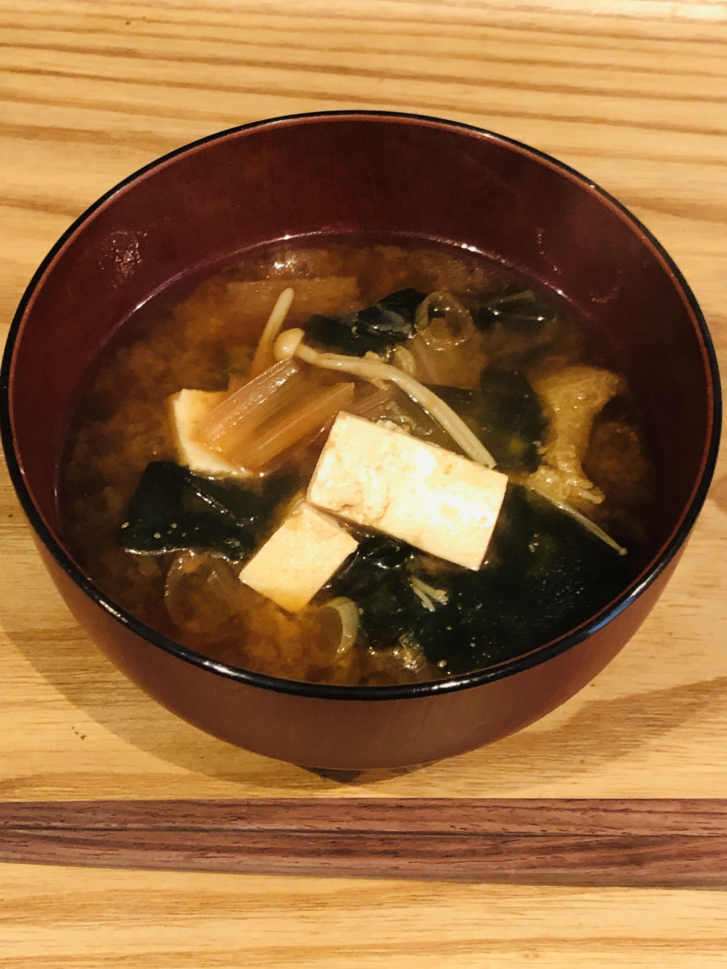 豆腐とワカメのお味噌汁
