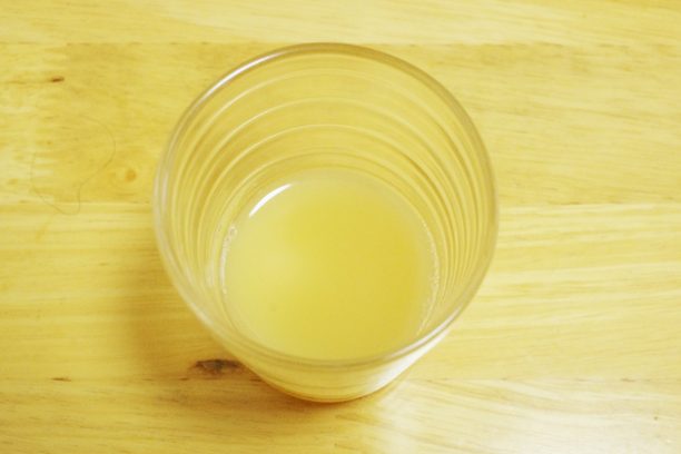 グラスに注いだ糀あま酒