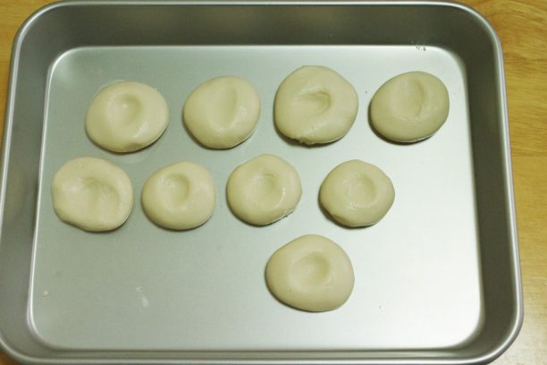 を一口サイズに丸める