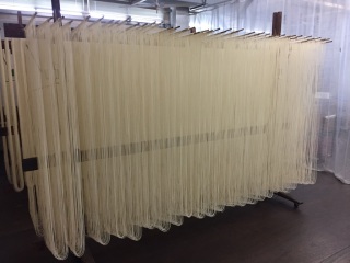 干している素麺