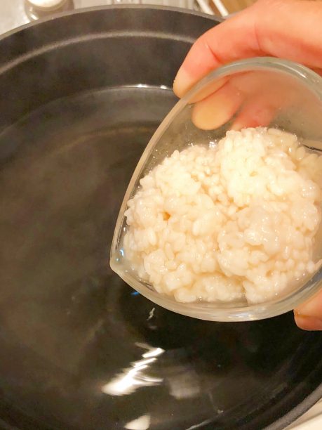 昆布ダシに甘酒を加える