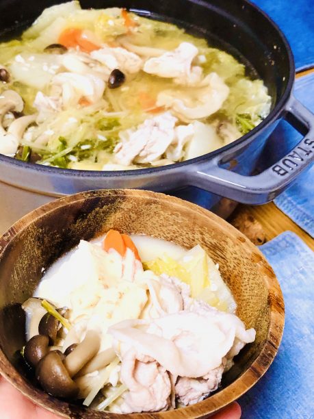 豆乳鍋を入れたヨーグルト味噌ダレ