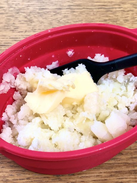じゃがいもと発酵バターが入った耐熱容器