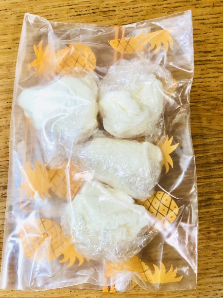 個別に包んだモッツァレラチーズ