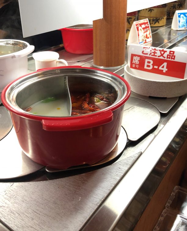 レーンで回る火鍋