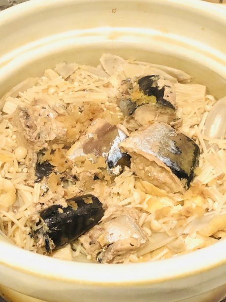 炊き上がった発酵サバ飯