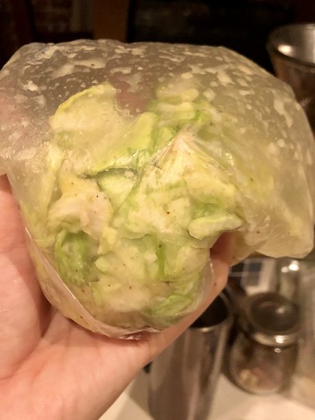 ポリ袋の中で揉んだ春キャベツとだし塩こうじ
