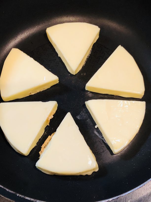 チーズを焼く