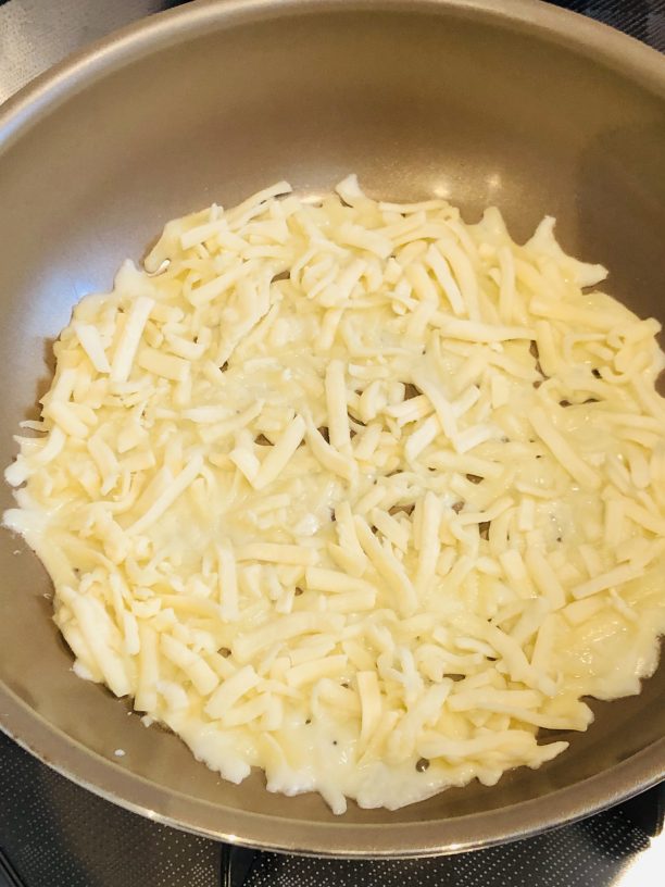 フランパンにチーズを引く