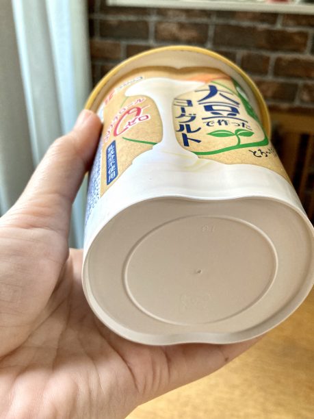 大豆で作ったヨーグルトの裏側