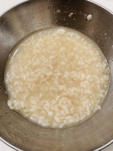 甘麹、米酢、だし塩麹を入れたボウル