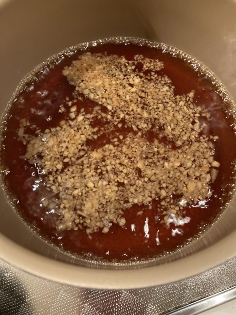 材料を入れた鍋