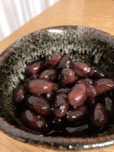 煮えた黒大豆